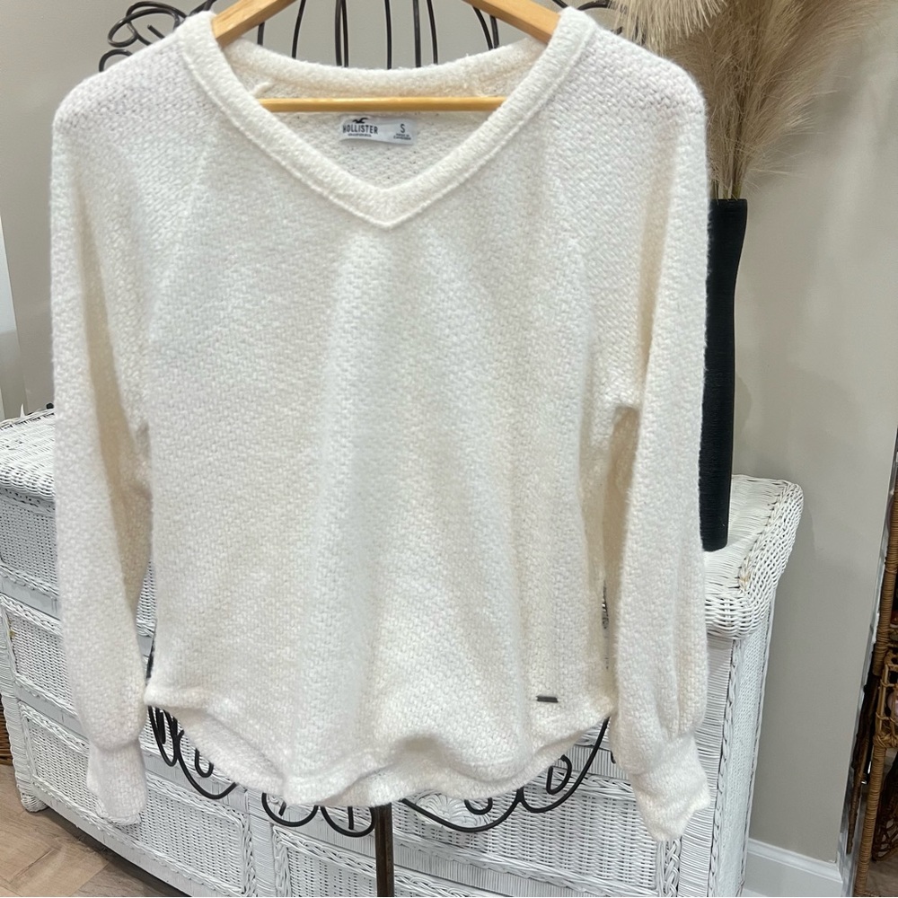 Hollister Ladies Cream/White Knit Sweater Size Small